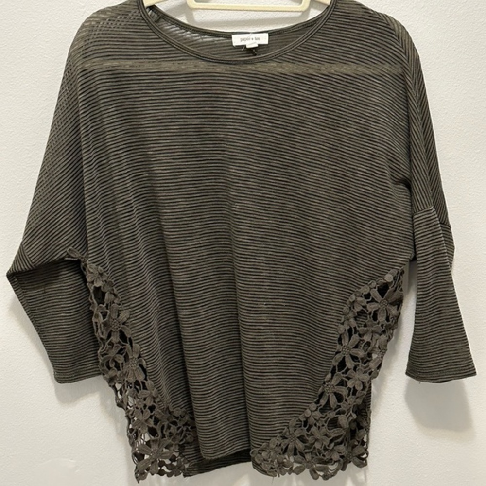 Paper + Tee Olive Green Womens Blouse Scoop Neck Size L Pre Owned